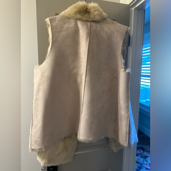 NWT Faux Fur open vest from Lane Bryant! - Picture 3 of 13